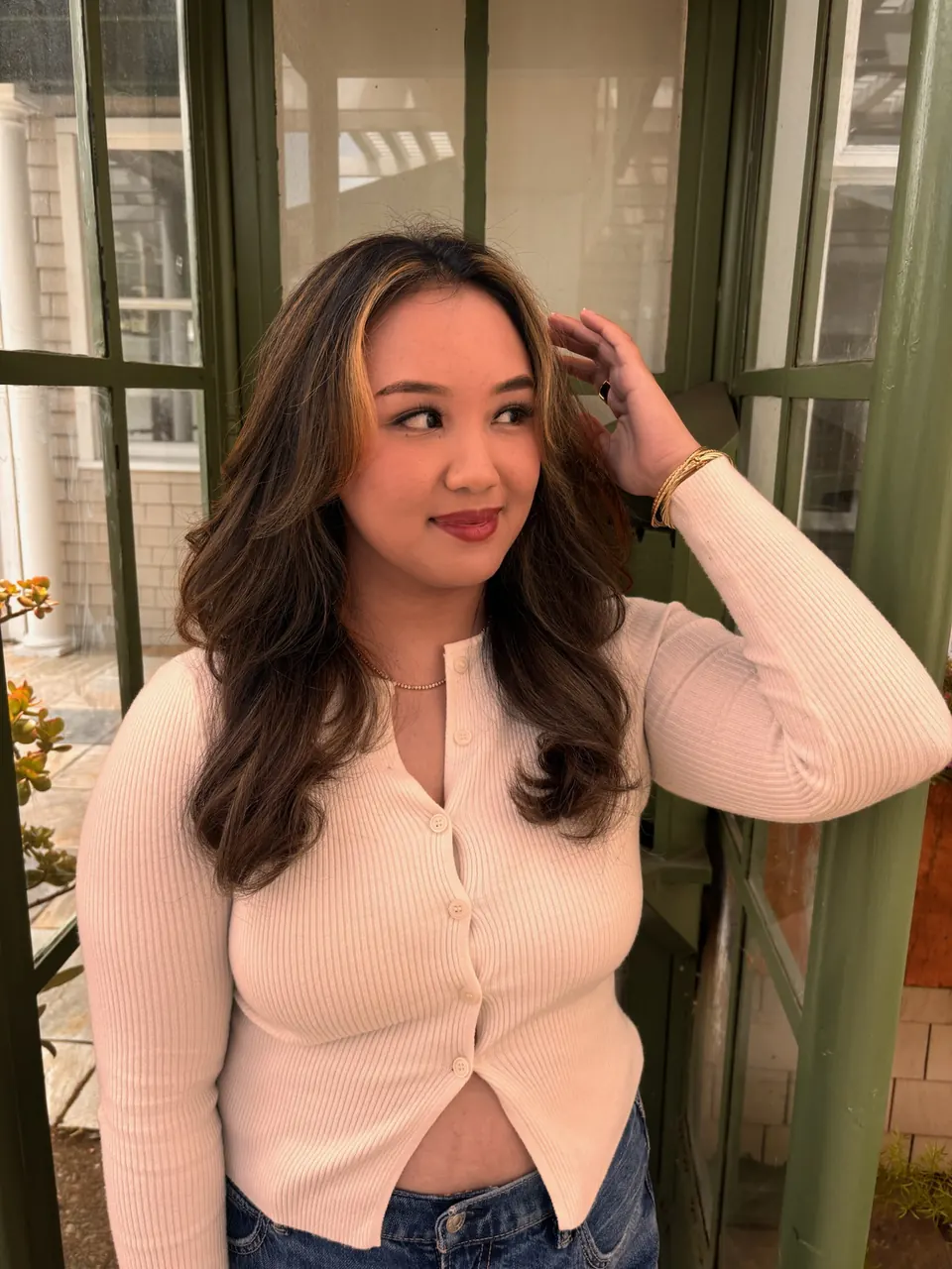 A caramel money piece framing the face on brunette waves.