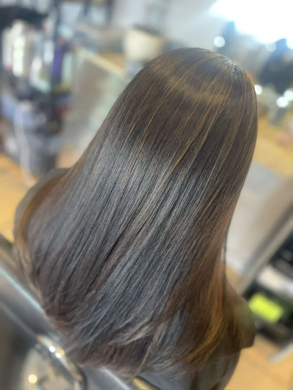 Glossy bronde lengths with fine highlights throughout.